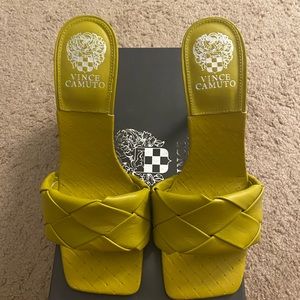 Brand New Never Worn Vince Camuto Brelanie Mules